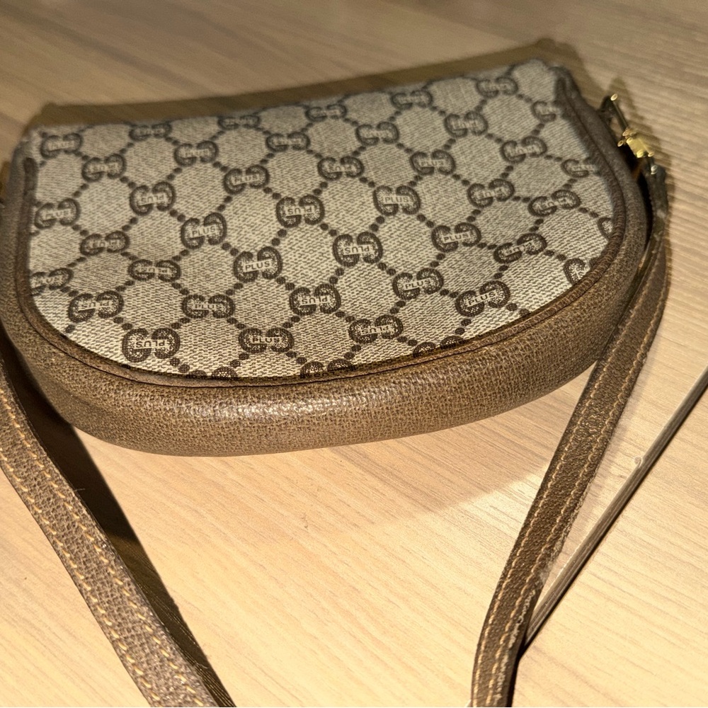 Gucci plus Beige Monogram Mini Clutch - Picture 5 of 9